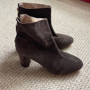 Rate Chocolate Brown Suede Heeled Boots in Size 9